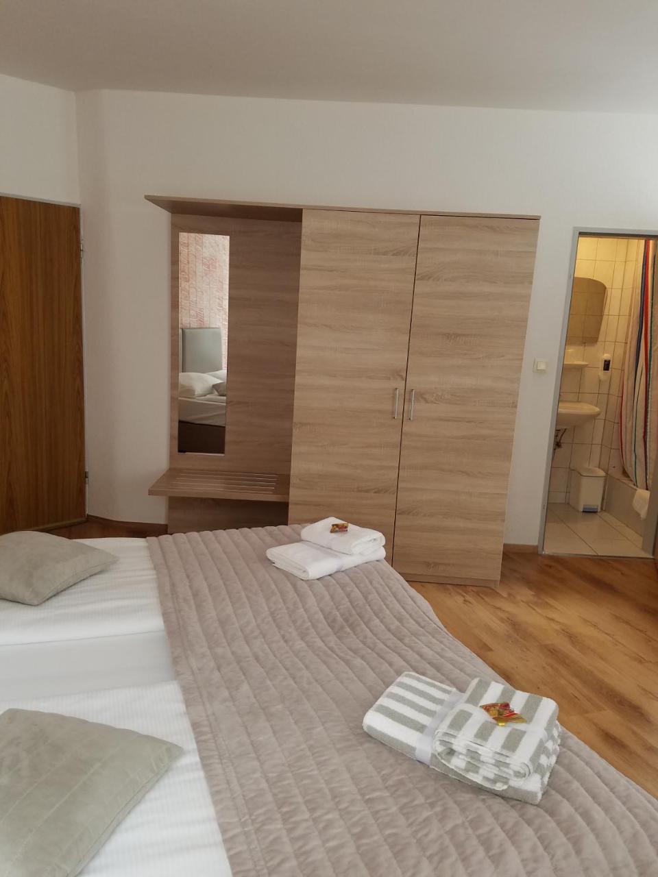 Hotel Monopol Hilden Bagian luar foto