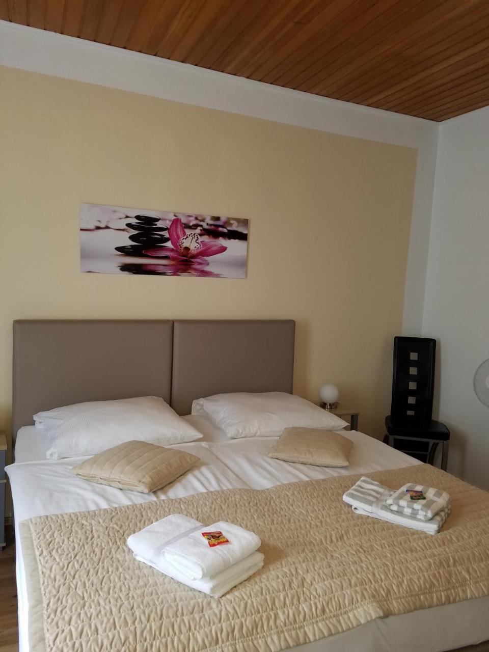 Hotel Monopol Hilden Bagian luar foto