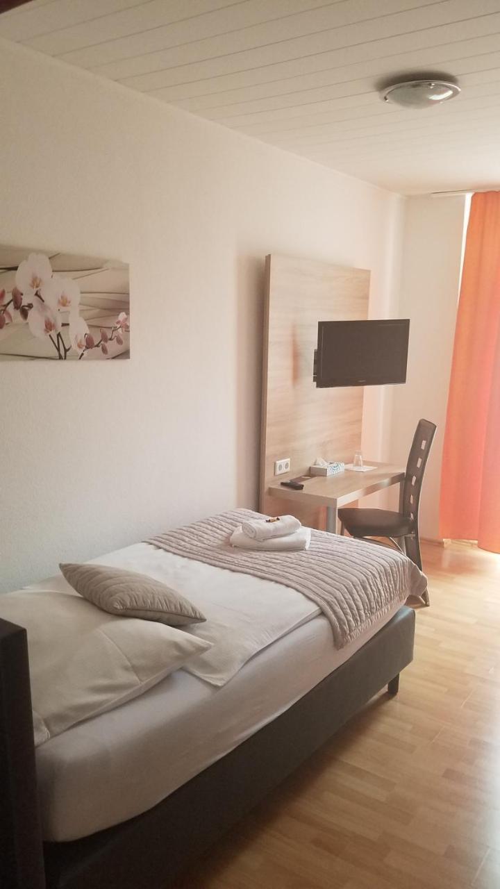 Hotel Monopol Hilden Bagian luar foto