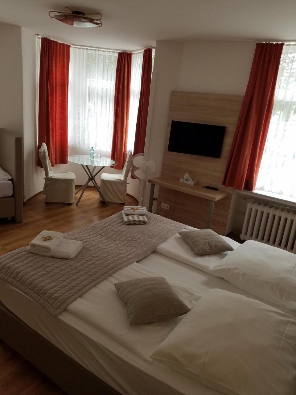 Hotel Monopol Hilden Bagian luar foto