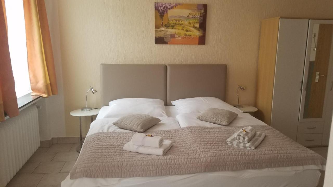 Hotel Monopol Hilden Bagian luar foto
