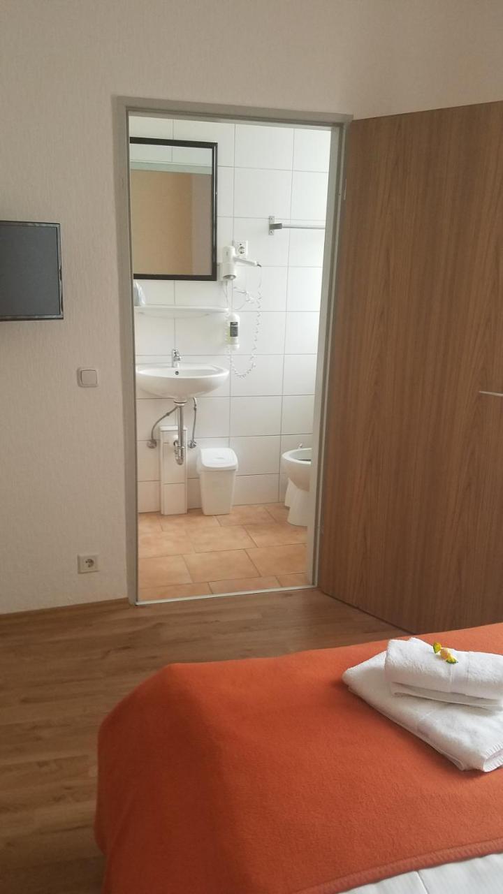 Hotel Monopol Hilden Bagian luar foto