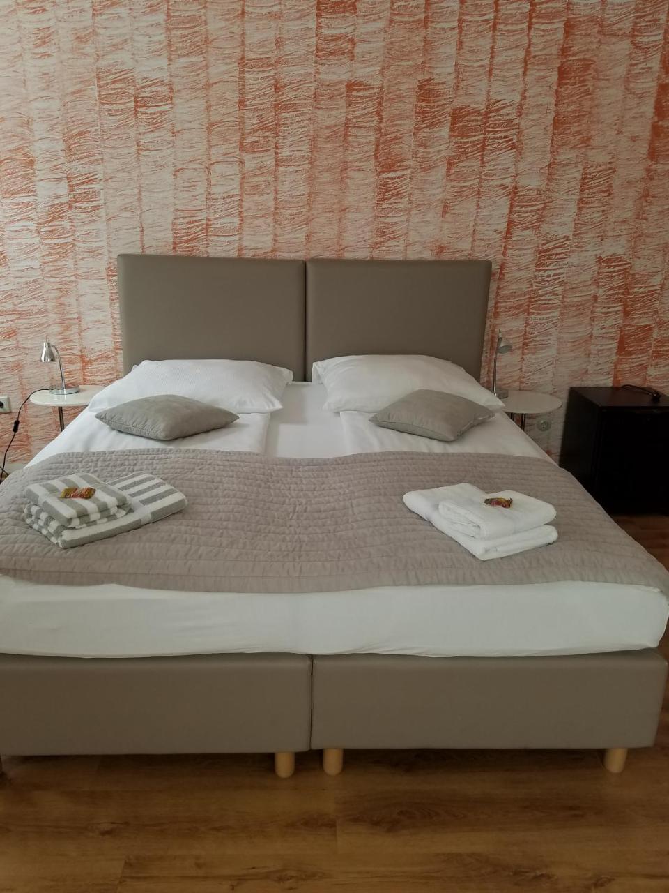 Hotel Monopol Hilden Bagian luar foto