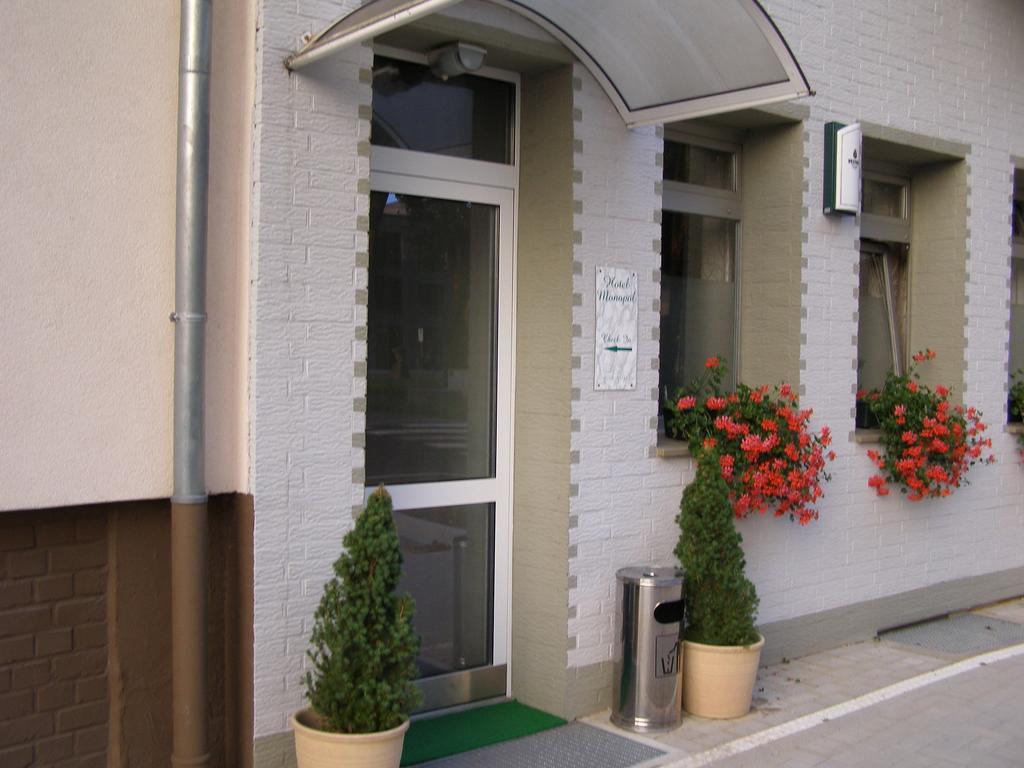 Hotel Monopol Hilden Bagian luar foto