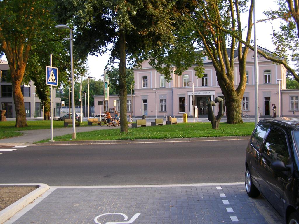 Hotel Monopol Hilden Bagian luar foto