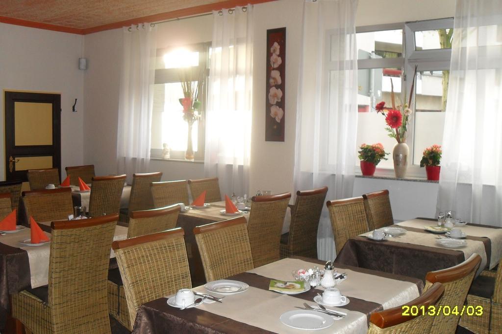 Hotel Monopol Hilden Bagian luar foto